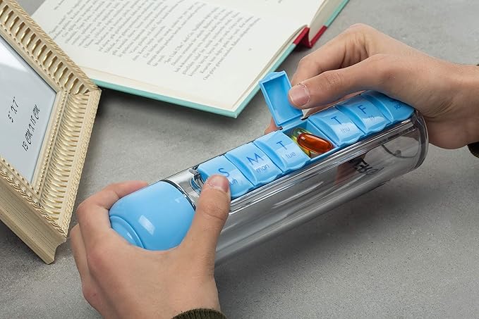 Portable 400ml Water Bottle with Built-in Weekly Pill Organizer – Perfect for Sports, Office & Travel